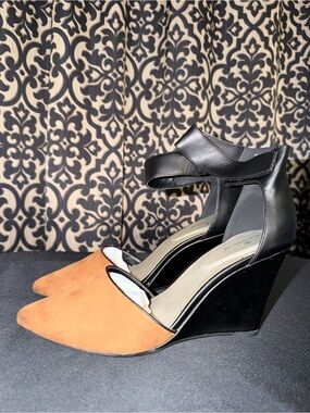 Worthington Two-Tone Tan Suede and Black Wedge Pumps